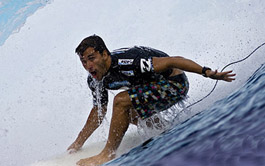 Billabong Pro Teahupoo : Aritz Aranburu bat Kelly Slater !