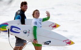 Sunset Beach 2011 : Carissa Moore s'invite chez les gars !