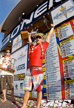 C.J Hobgood remporte la O'Neill World Cup dans un Sunset massif !