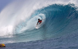 Billabong Pro Tahiti 2012 : Kelly Slater out - Flores et Medina postent un 10 parfait !