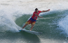 Quik et Roxy Pro Gold Coast : Tiago Pires et Pauline Ado déjà  éliminés !