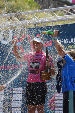 Joy Monahan couronnée championne du monde de longboard 2008 !