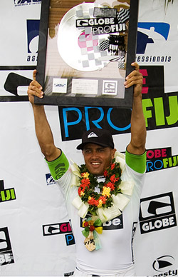 Jamais deux sans trois pour le King Kelly Slater !
