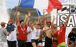 Jeremy Flores et Antoine Delpero, champions du monde ISA de surf !