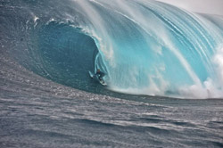 Mark Matthews surfe le tube le plus énorme de sa vie !
