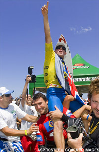Mick Fanning couronné champion du monde de surf à  Santa Catarina !