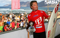 Nic Muscroft empoche les 3000 points du Santa Surf Pro !