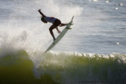 Romain Laulhé tape très fort au Vendée Surf Pro !