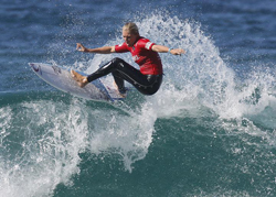 Stephanie Gilmore et Adriano de Souza au top à  Merewether !