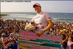 Stéphanie Gilmore prend le large au Mancora Peru Classic
