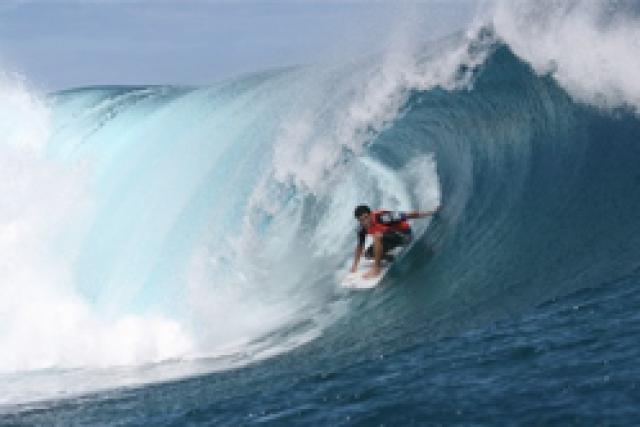 Billabong Pro Tahiti 2012 - Ca commence fort pour Adriano de Souza