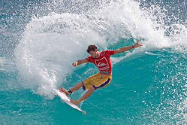 Quiksilver Pro Gold Coast 2011 : Tiago Pires en 1/4 de finale !