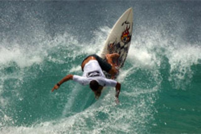 Le basque Aritz Aranburu gagne le WQS Hang Loose Pro !