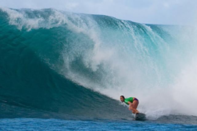 Carissa Moore survole le Gidget Pro Sunset, Stephanie Gilmore couronnée championne du monde 2009