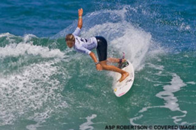 Sally Fitzgibbons couronnée championne du monde junior ASP !