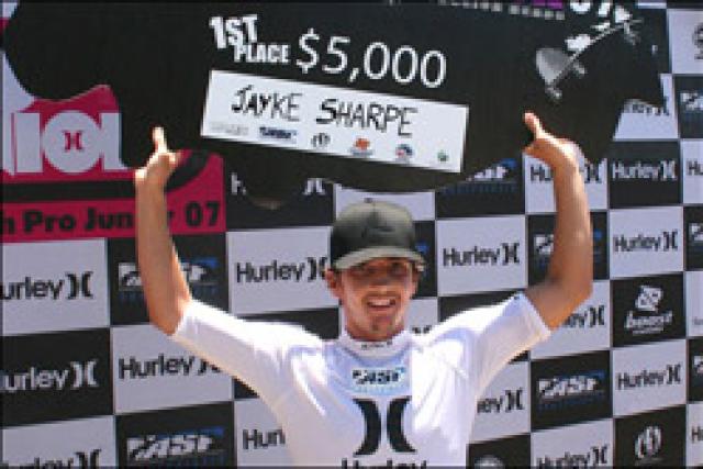 Jayke Sharpe devance Julian Wilson au Hurley Burleigh Pro Junior