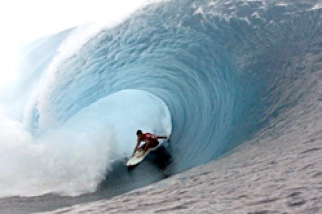 Billabong Pro Teahupoo 2011 : Flores, Bourez et Pires dans le bon wagon !