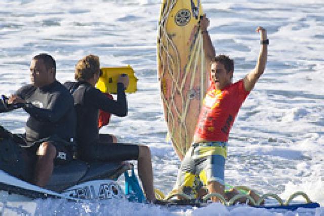 Le local Joel Centeio remporte le Reef Hawaiian Pro 2009
