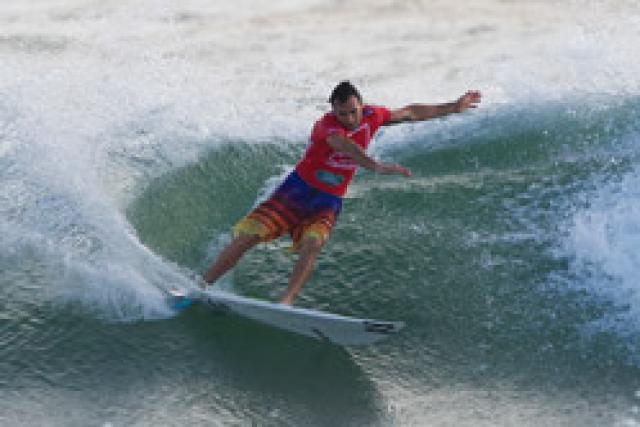Quik et Roxy Pro Gold Coast : Tiago Pires et Pauline Ado déjà  éliminés !