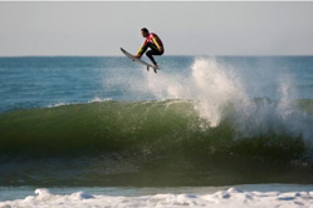 Billabong Pro J-Bay 2011 : Pires et Flores directement au round 3