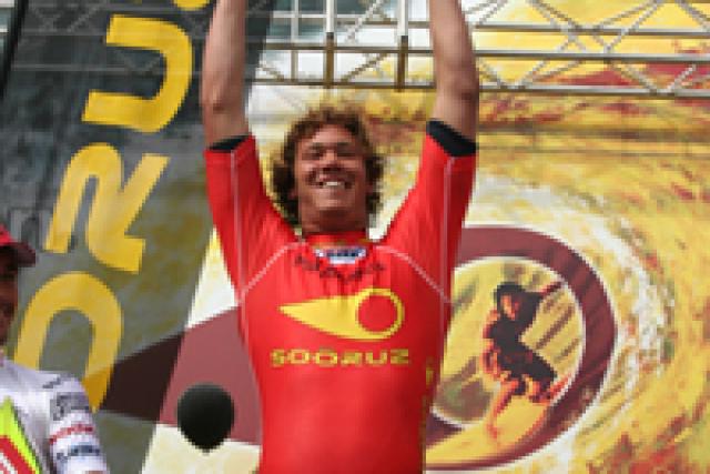 Jordy Smith survole le Sooruz Lacanau Pro 2007 !
