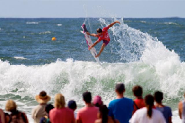 Quik et Roxy Pro Gold Coast : Julian Wilson, Laura Enever et Stephanie Gilmore dominent le 3ème tour