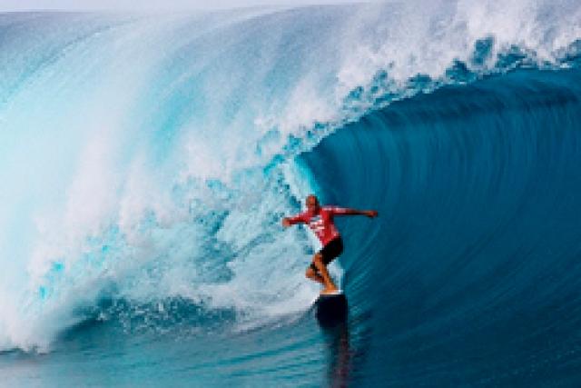 Kelly Slater remporte la Billabong Pro Tahiti 2011