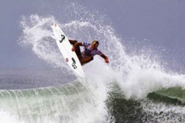 Qui sont les 34 meilleurs surfeurs du monde en 2012 ?