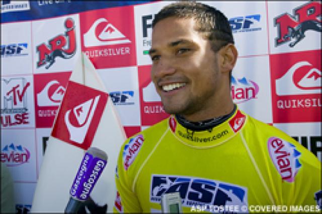 Quiksilver Pro France : Kelly Slater sorti par Michel Bourez !