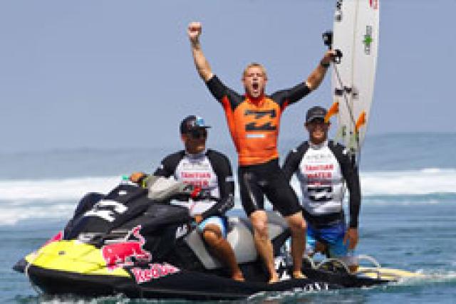 Mick Fanning remporte le Billabong Pro Tahiti 2012