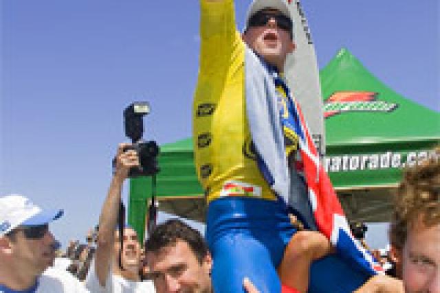Mick Fanning couronné champion du monde de surf à  Santa Catarina !