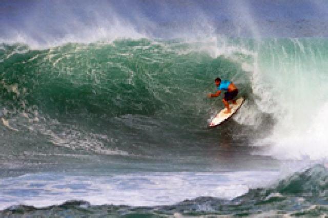 Sunset Beach 2011 : les hawaiiens dominent le spot