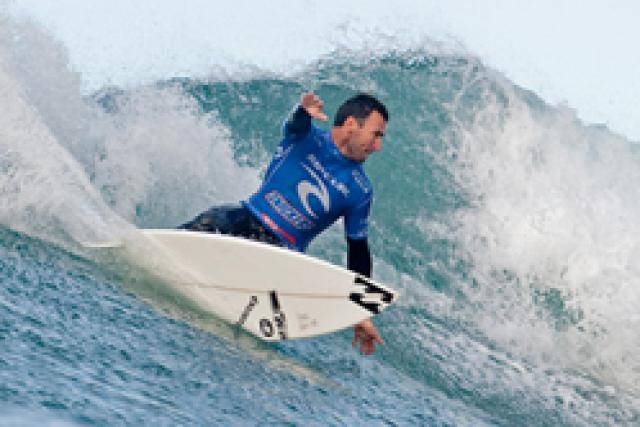 Joel Parkinson sonne la cloche de Bells !