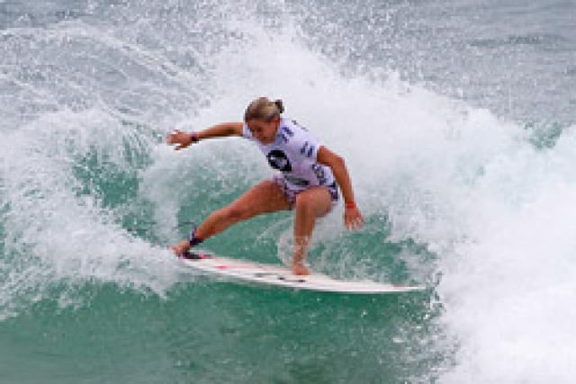 Roxy Pro Goald Coast : Pauline Ado toujours dans la course !