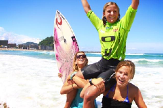 Pauline Ado et Medi Veminardi remportent l'Oakley Pro Junior de San Sébastian !
