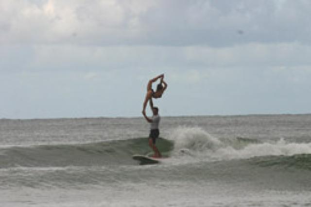 Rico Leroy et Sarah Burel, le couple imbattable du surf tandem mondial !