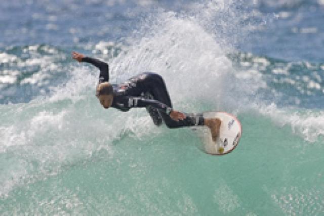 NAB Beachley Classic : Sally Fitzgibbons domine les filles du top 17 !