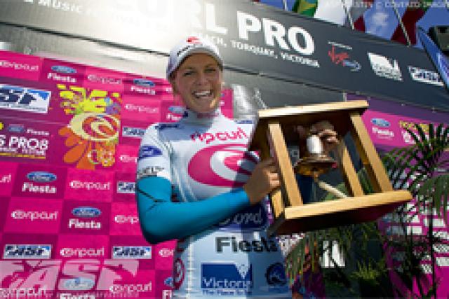 Stephanie Gilmore retrouve le sourire et sonne la cloche de Bells Beach !