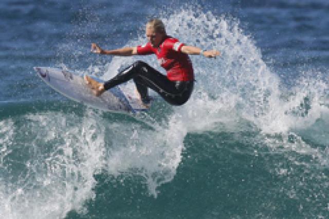 Stephanie Gilmore et Adriano de Souza au top à  Merewether !