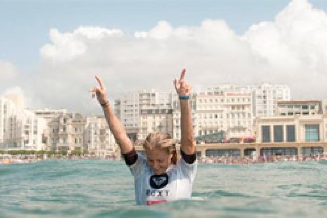 Stephanie Gilmore remporte son 5ème titre de Championne du Monde à  Biarritz !