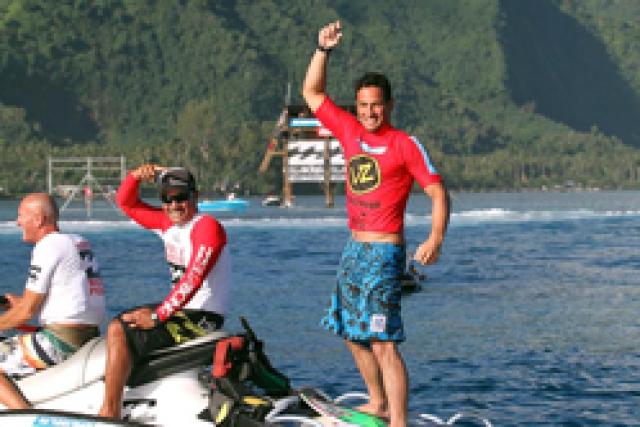 Taumata Puhetini remporte les Air Tahiti Nui Von Zipper Trials de Teahupoo