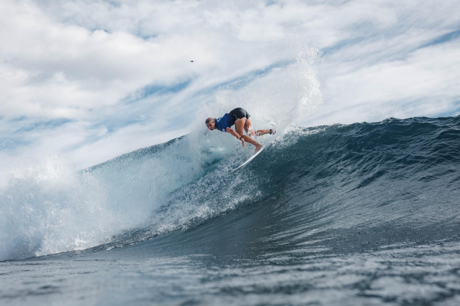 Aelan Vaast à la relance sur la vague - TOA Pro Punaauia 2026 - Journée 3