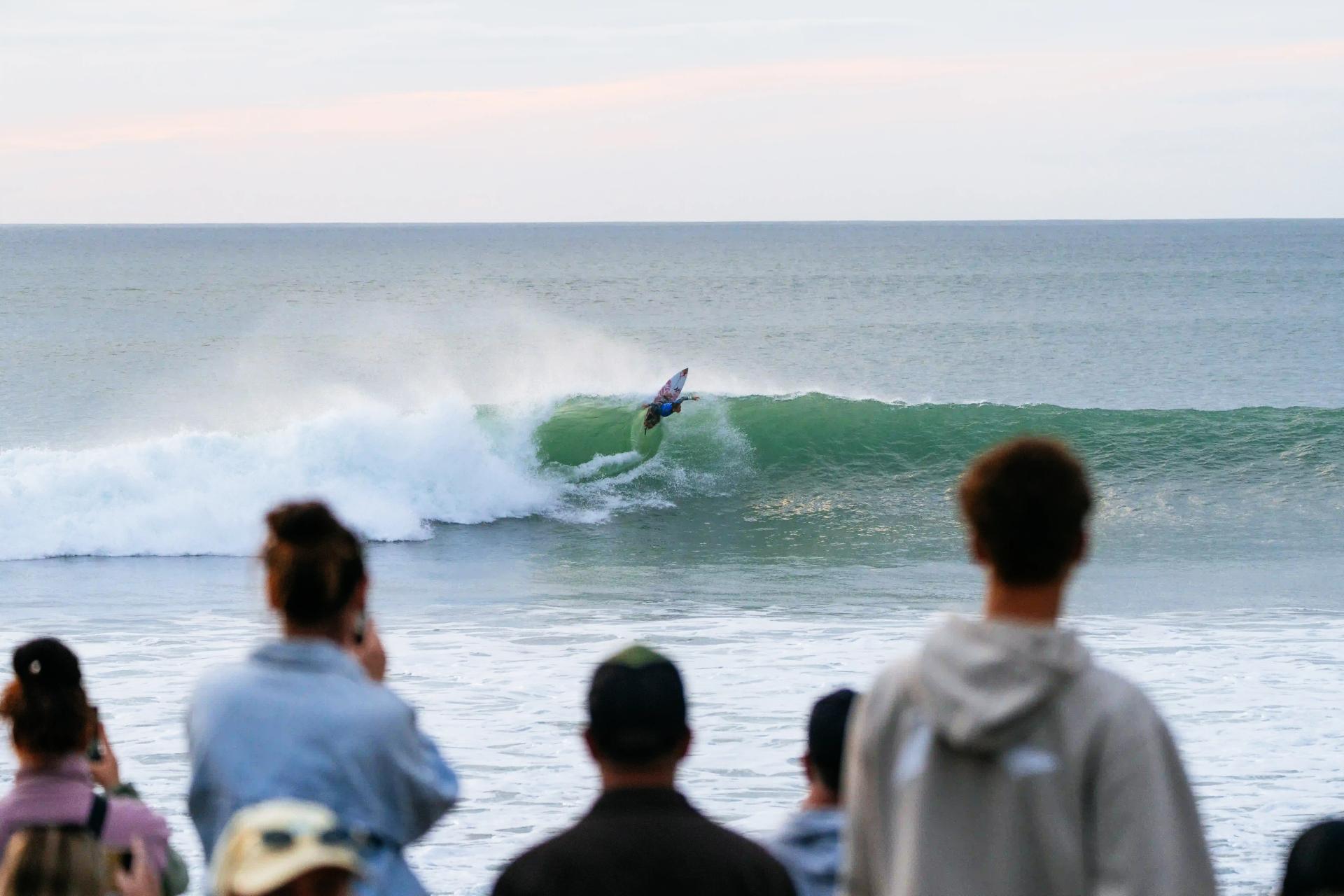 Carissa Moore dans sa série à Manu Bay - Corona Cero New Zealand Pro 2026 - Journée 5