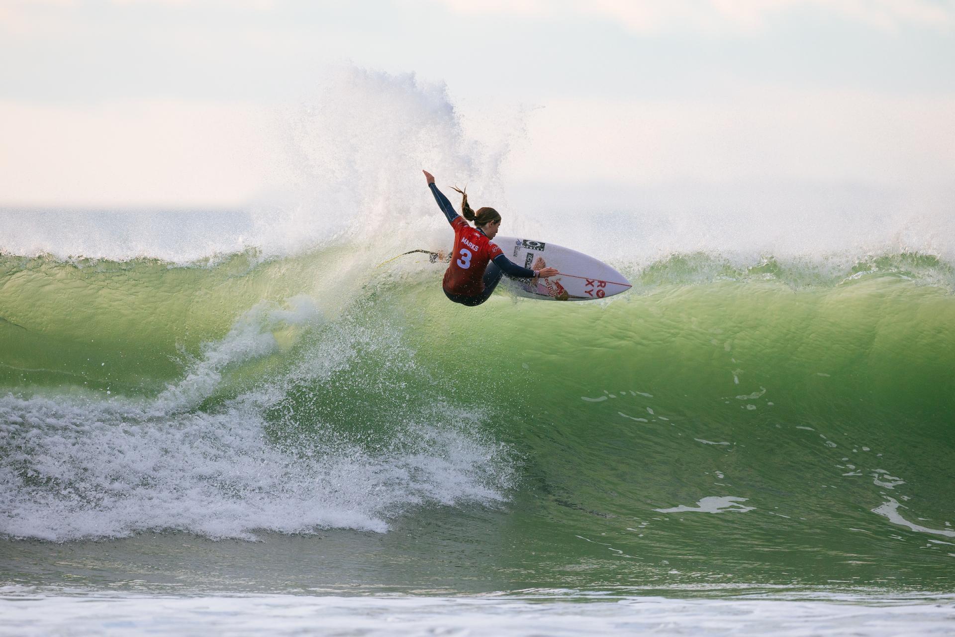 Caroline Marks engage un re-entry puissant dans la section critique - Corona Cero New Zealand Pro 2026 - Journée 2