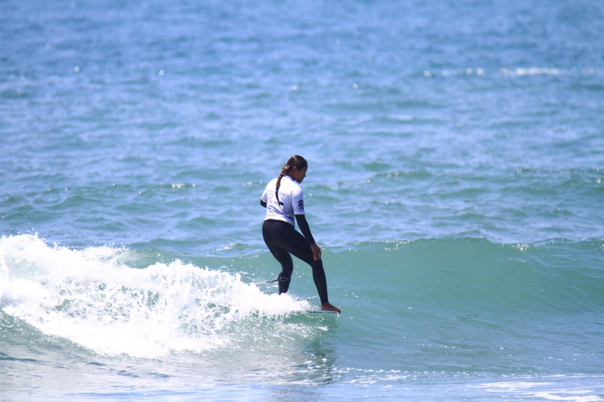 Dhea Novitasari en finale à Nakatajima Beach