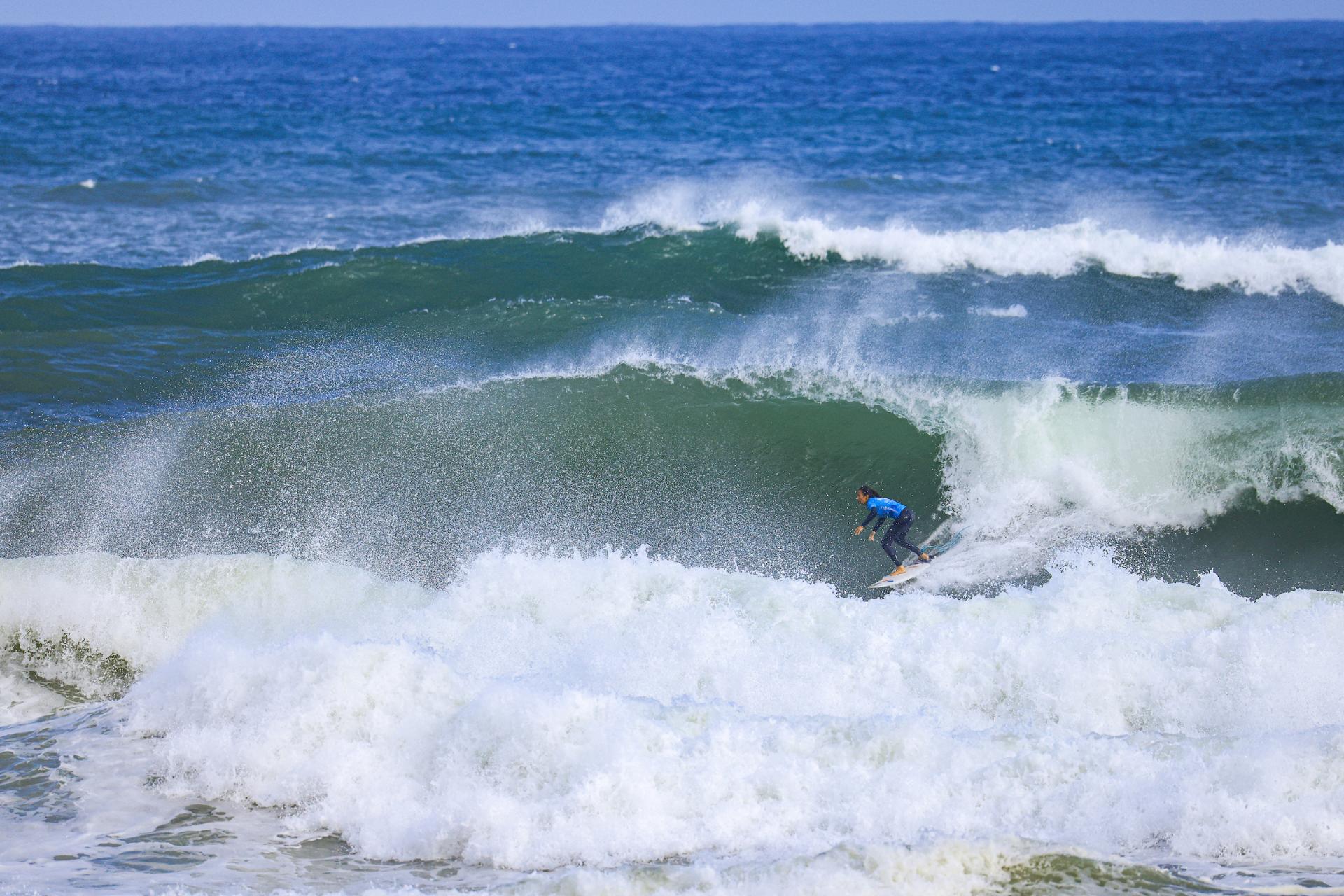 Enara Palacios sur la section au large d’Aïn Diab - Morocco Mall Junior Pro Casablanca 2026 - Journée finale