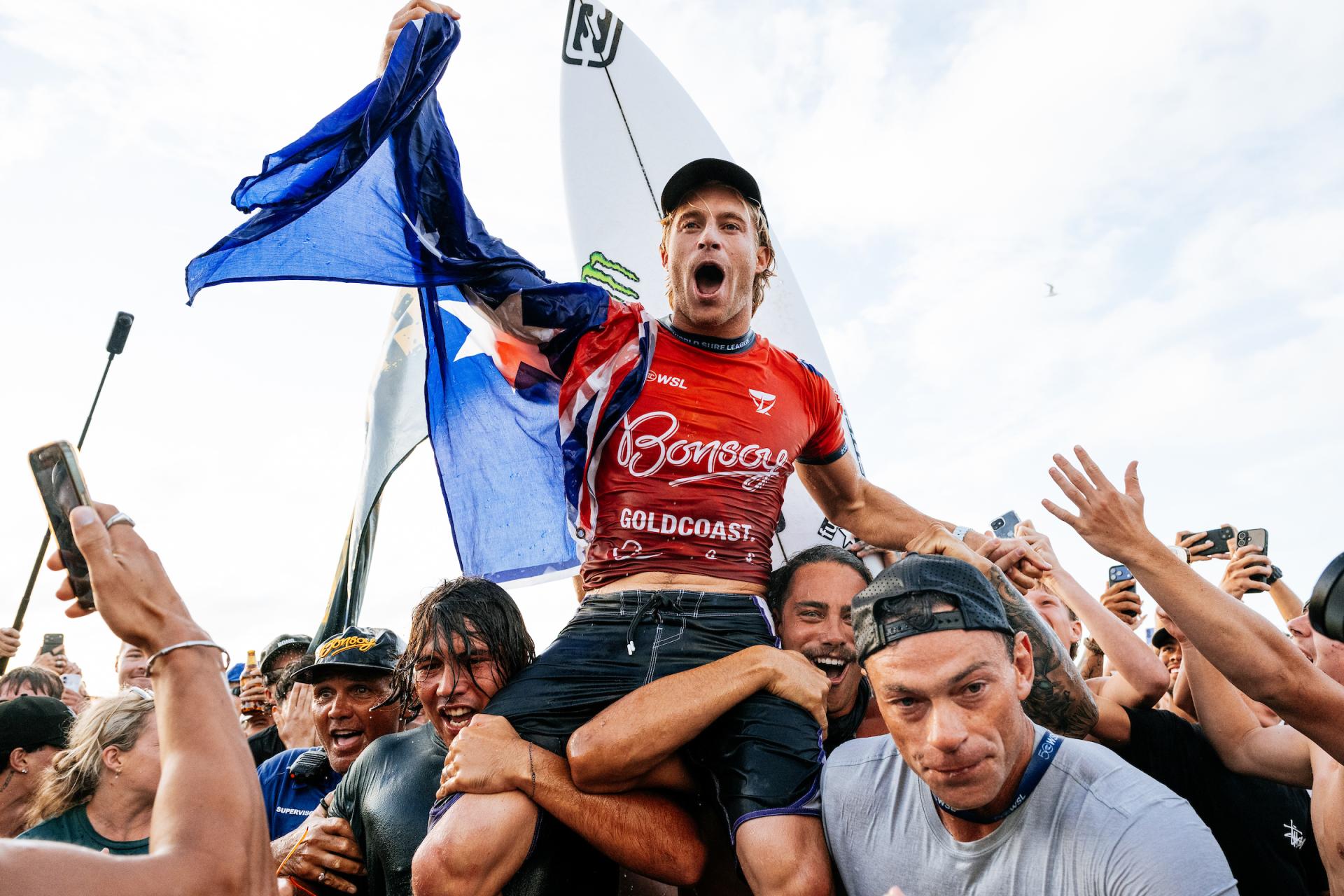 Ethan Ewing célèbre sa victoire au milieu du public - Bonsoy Gold Coast Pro 2026 - Journée 4