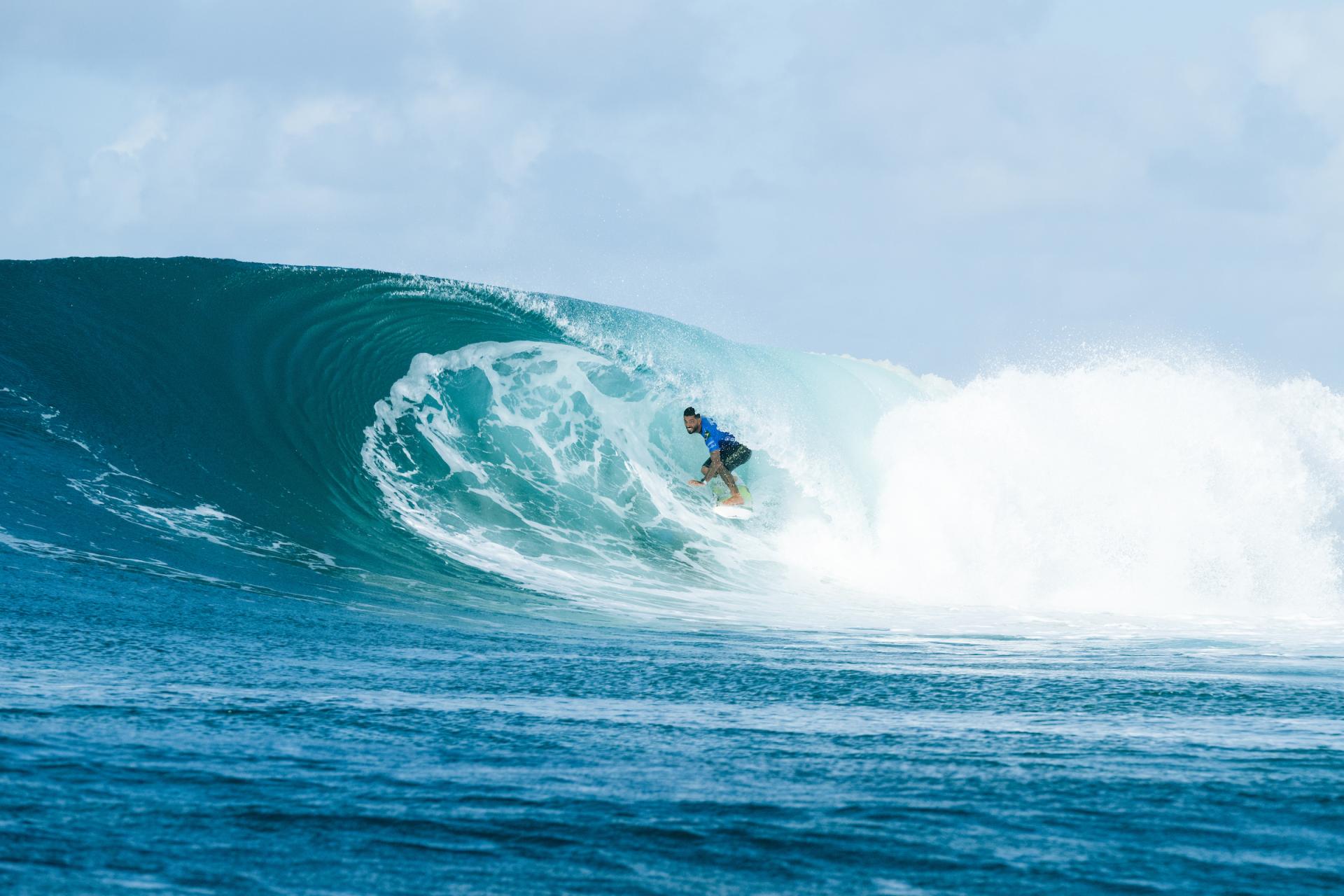 Filipe Toledo en action à Snapper Rocks