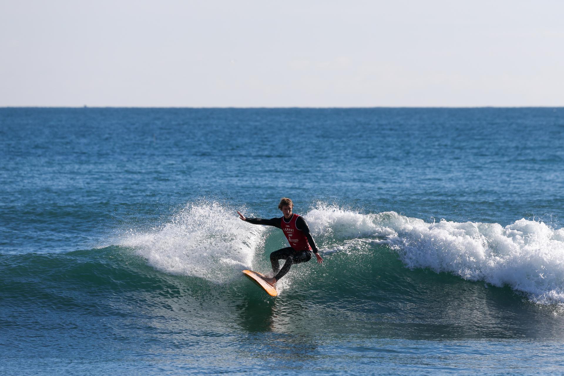 Jack Tyro sur une droite de Taranaki - Egmont Honey Pro LQS Taranaki Longboard Classic 2026 - Journée 1