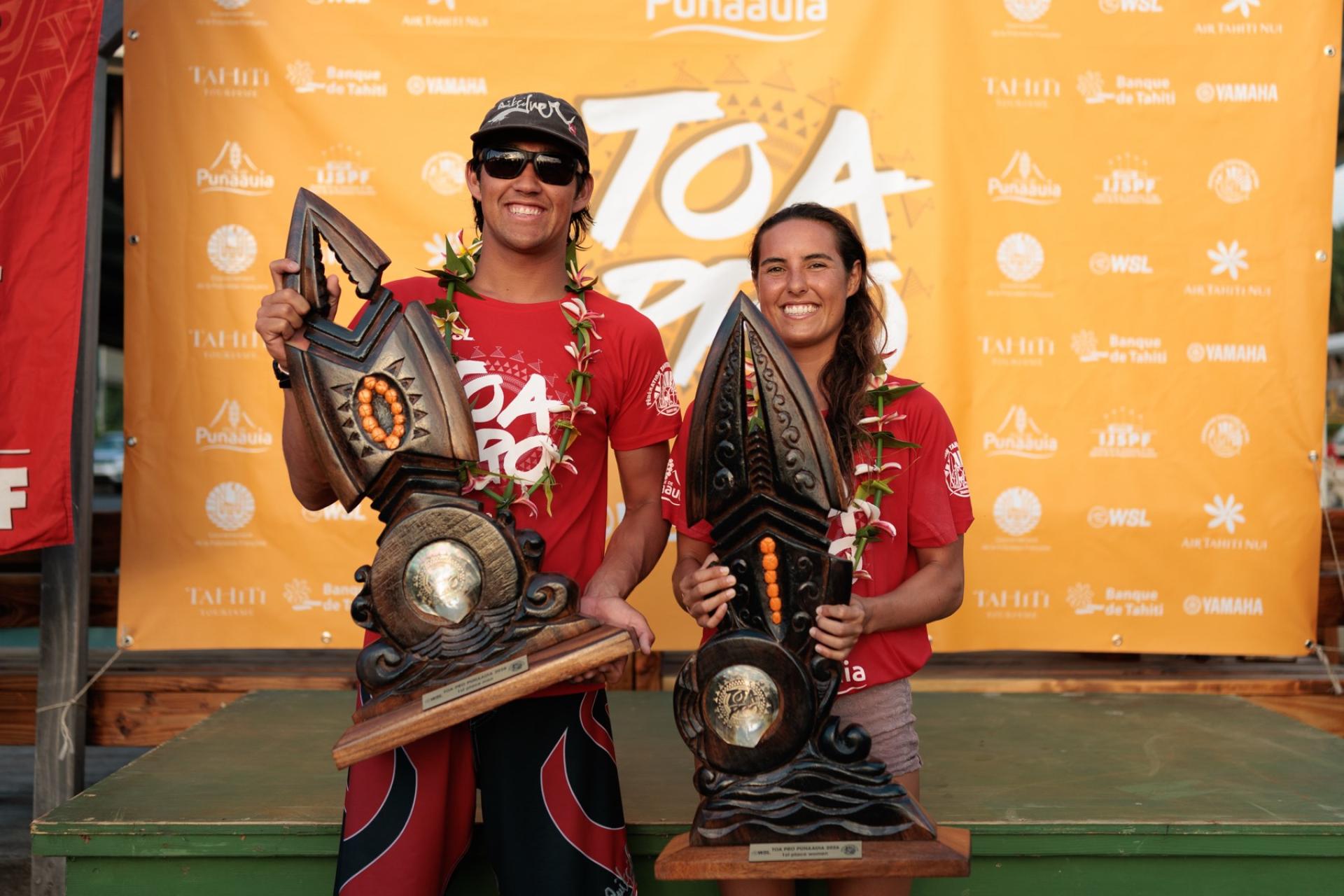 Jackson Bunch et Moana Jones Wong au podium officiel de l'étape - TOA Pro Punaauia 2026 - Journée 3